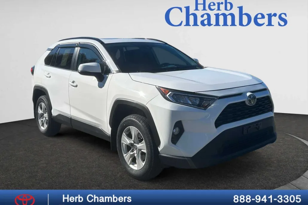 2019 Toyota RAV4 XLE photo 1