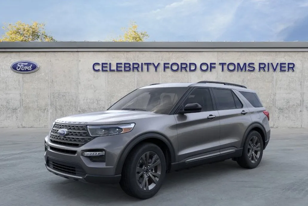 2024 Ford Explorer XLT photo 1