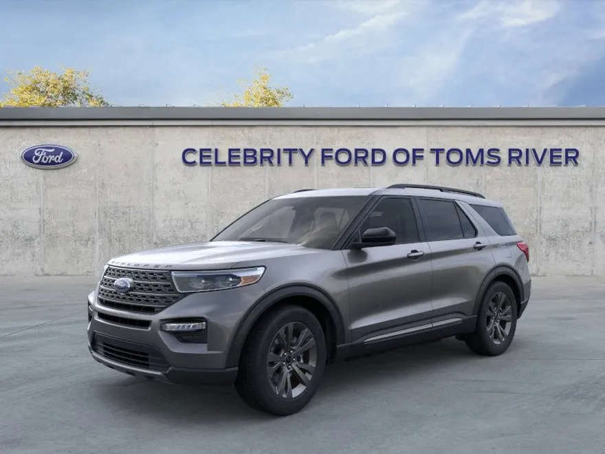 2024 Ford Explorer XLT photo 1