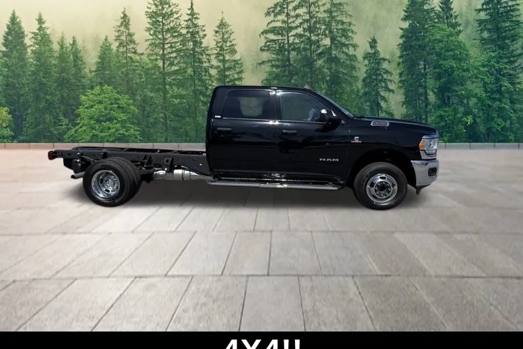 2022 Ram 3500 SLT photo 1