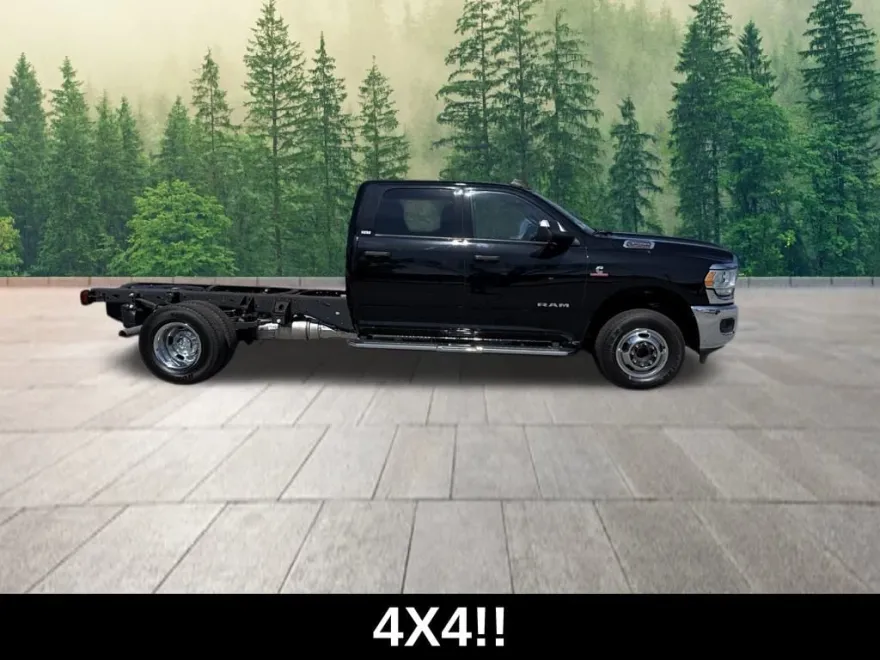 2022 Ram 3500 SLT photo 1