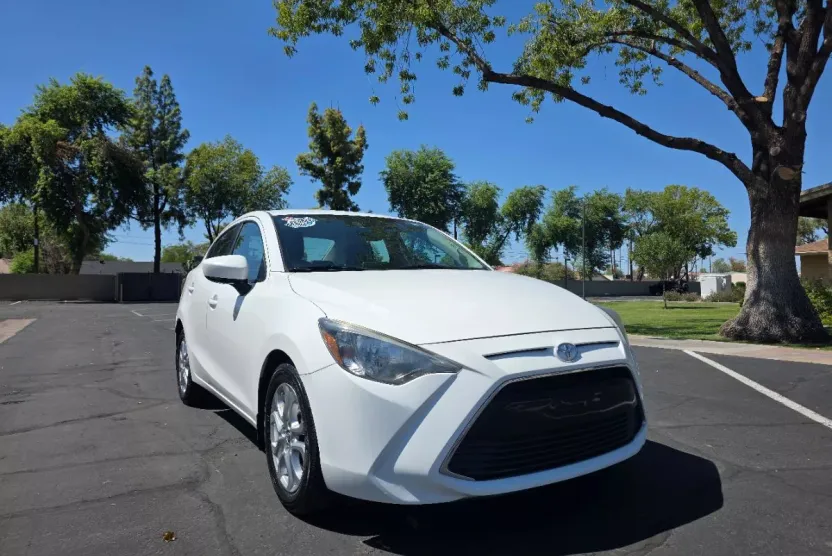 2017 Toyota Yaris iA photo 1