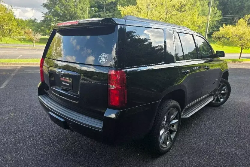 2017 Chevrolet Tahoe LT photo 1