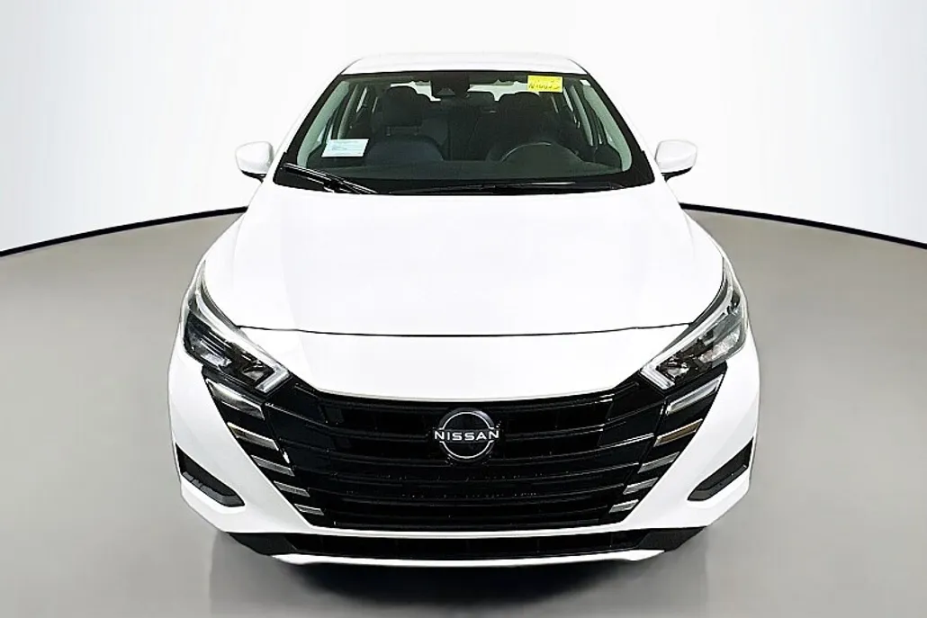 2025 Nissan Versa 1.6 SV photo 1