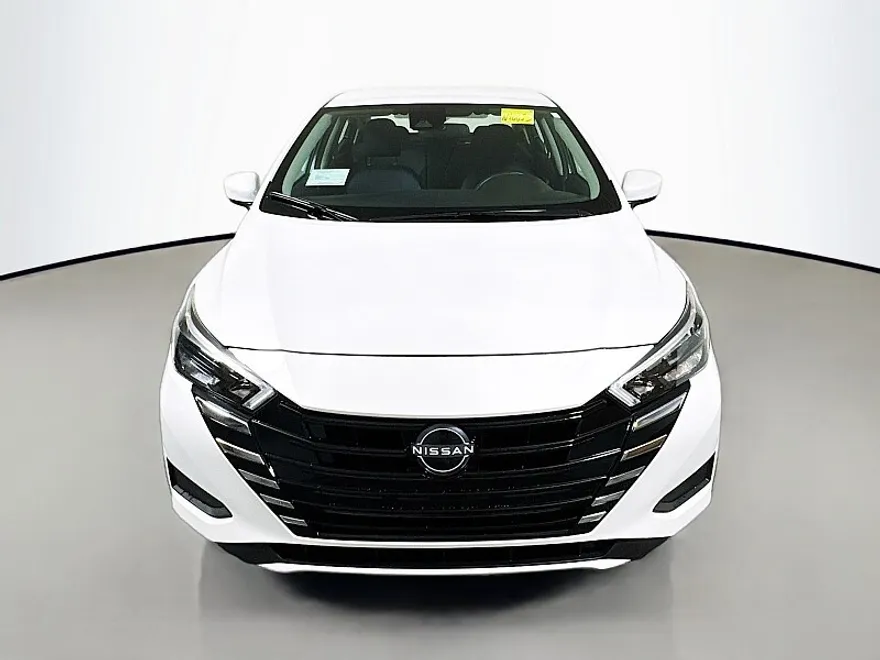 2025 Nissan Versa 1.6 SV photo 1
