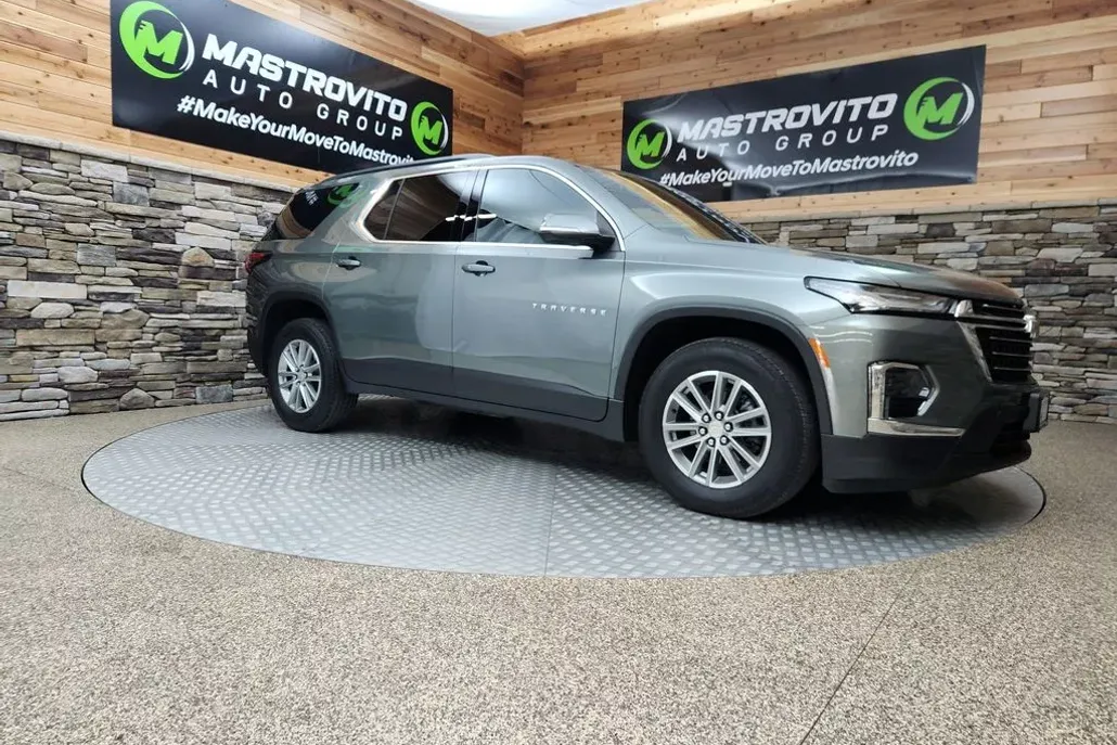 2023 Chevrolet Traverse Cloth 1LT photo 1