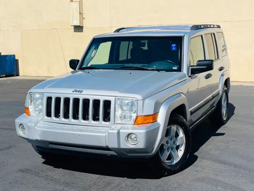 2006 Jeep Commander Base photo 1