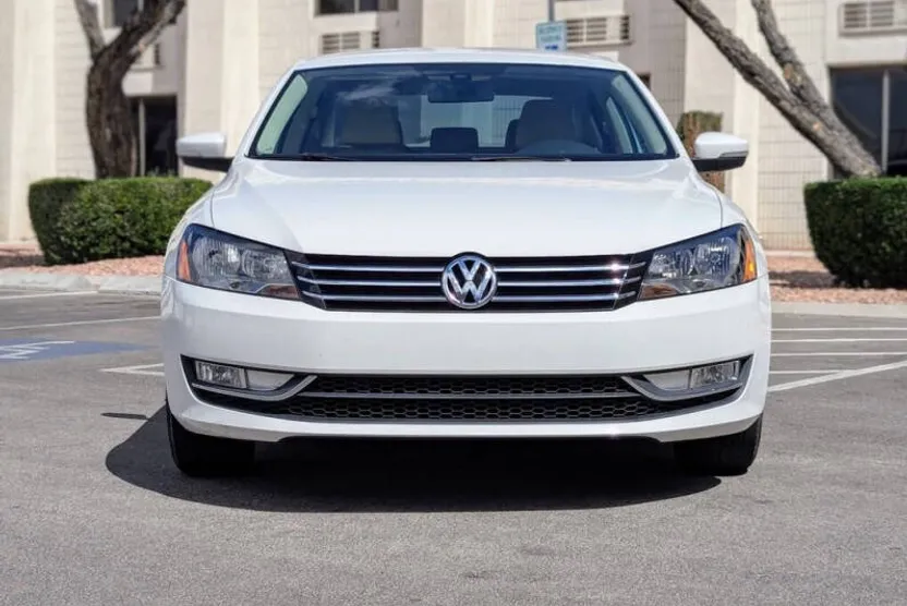 2015 Volkswagen Passat S photo 1