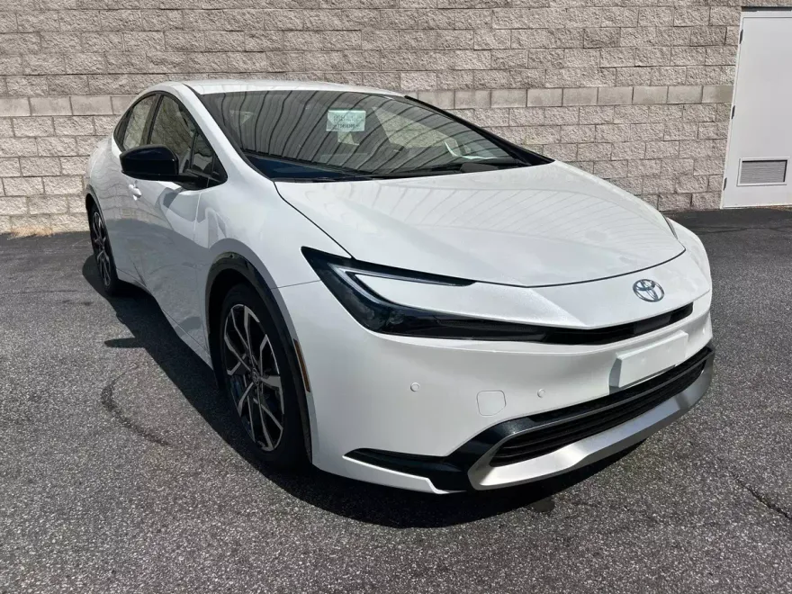 2026 Toyota Prius Plug-in Hybrid XSE photo 1
