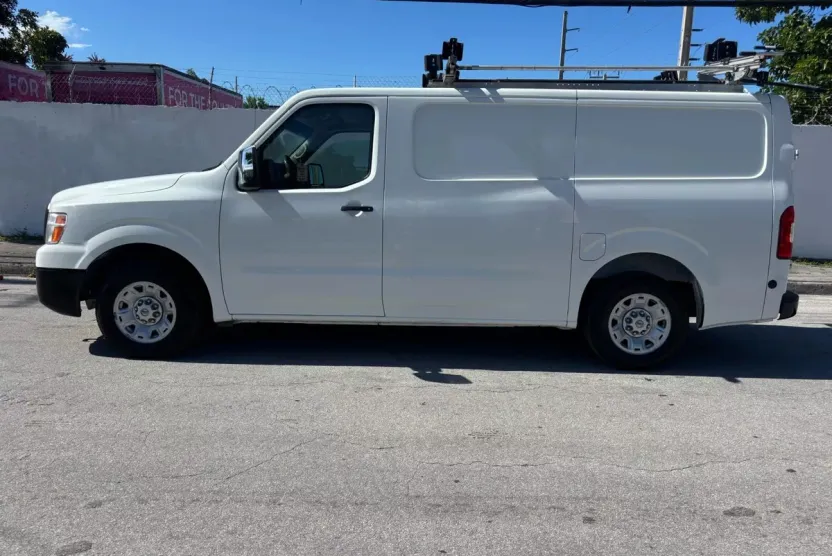 2019 Nissan NV2500 HD Cargo SV photo 1