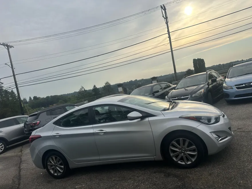 2014 Hyundai Elantra Limited photo 1