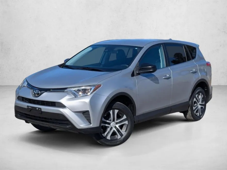 2017 Toyota RAV4 LE photo 1