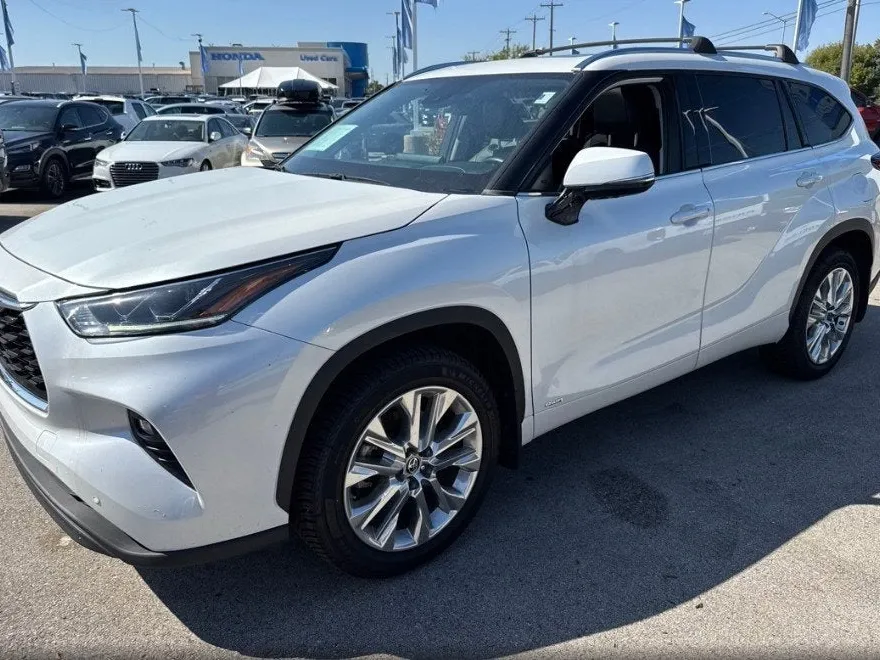 2022 Toyota Highlander Hybrid Limited photo 1