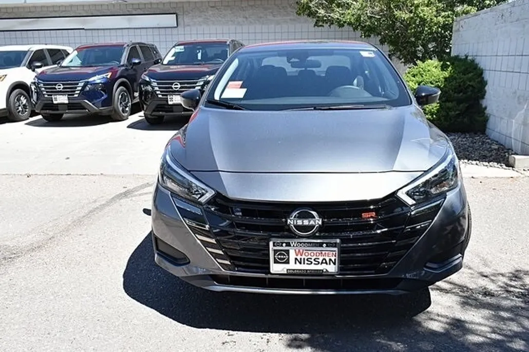 2025 Nissan Versa 1.6 SR photo 1