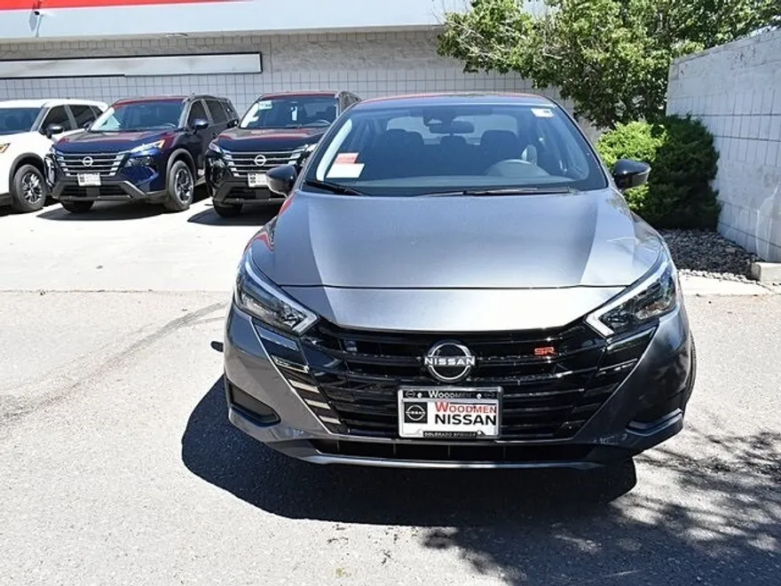 2025 Nissan Versa 1.6 SR photo 1
