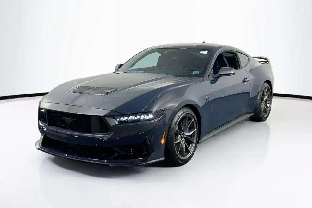 2025 Ford Mustang Dark Horse photo 1