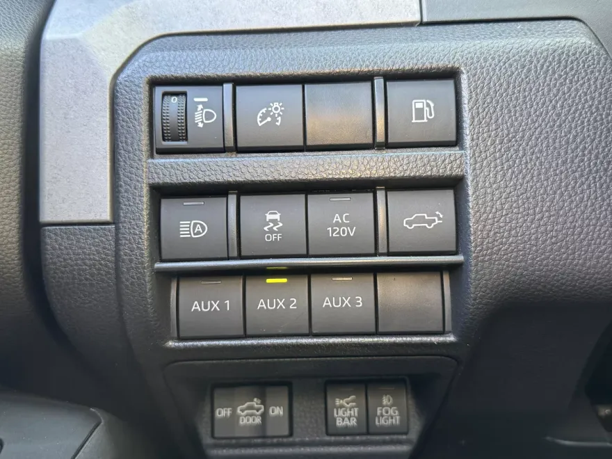 2024 Toyota Tacoma photo 3