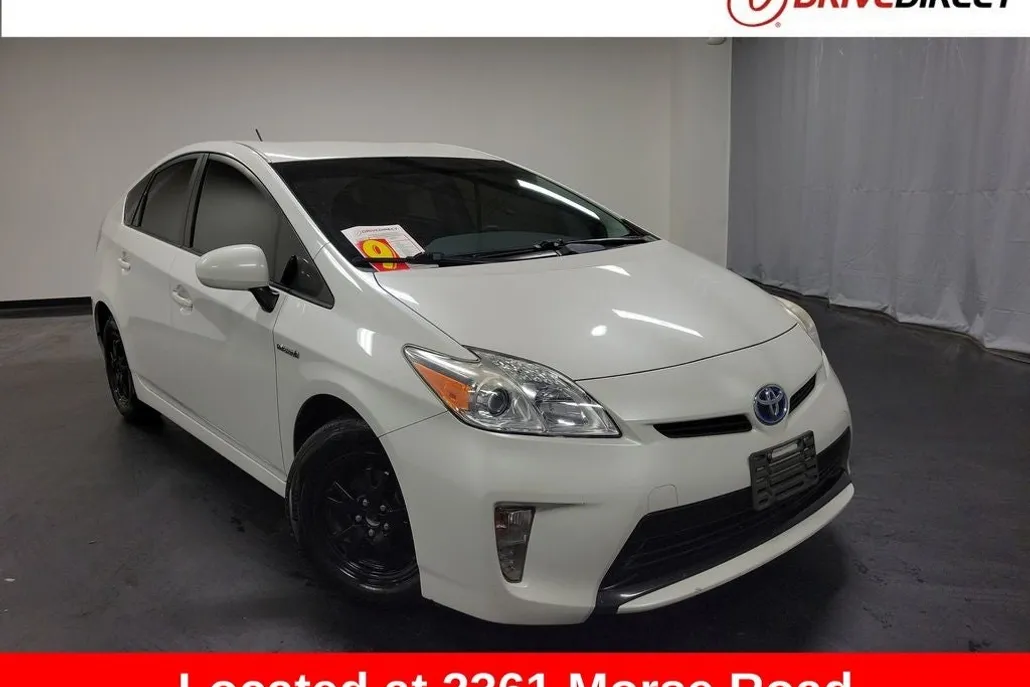 2015 Toyota Prius Two photo 1