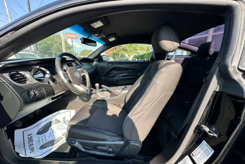 2013 Ford Mustang GT Premium photo 1