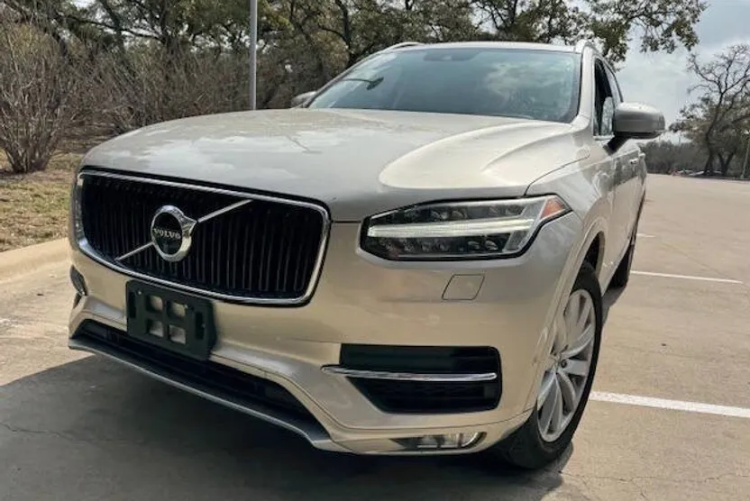 2016 Volvo XC90 T6 Momentum photo 1