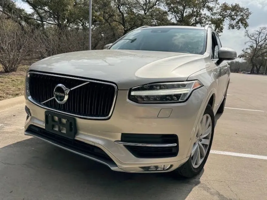 2016 Volvo XC90 T6 Momentum photo 1