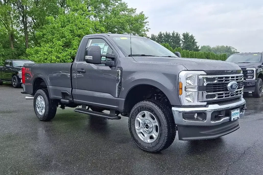 2025 Ford F-350 XLT photo 1