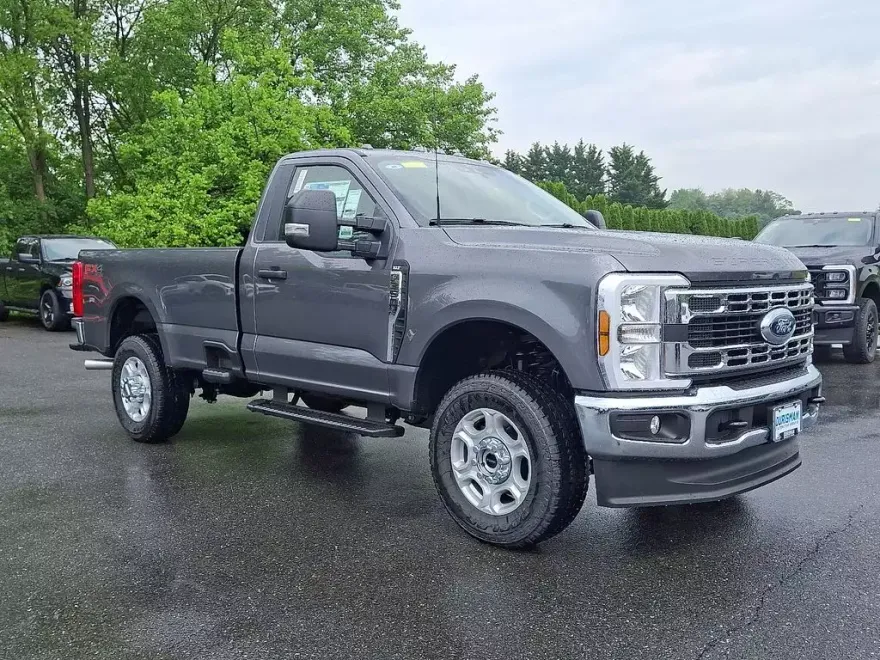 2025 Ford F-350 XLT photo 1
