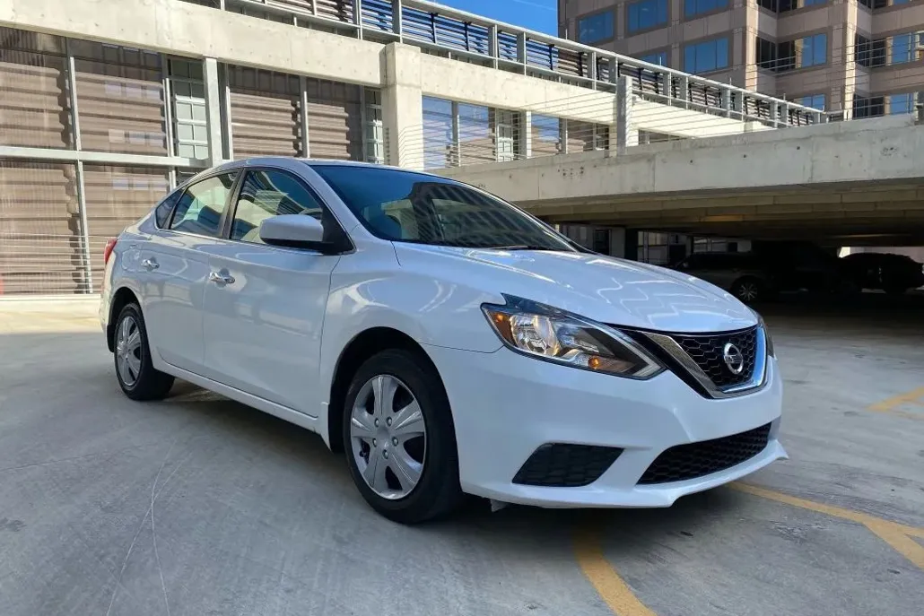 2016 Nissan Sentra photo 1