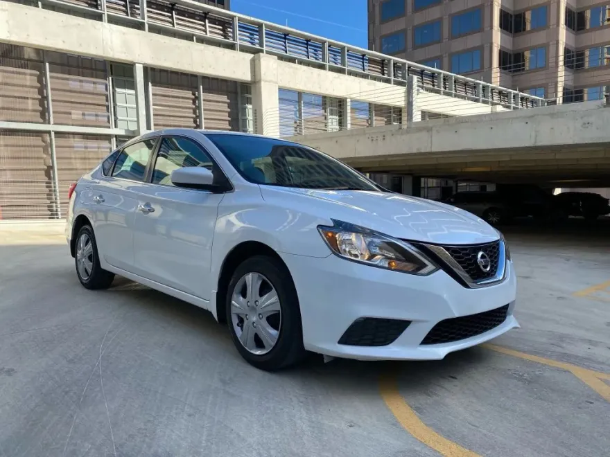 2016 Nissan Sentra photo 1