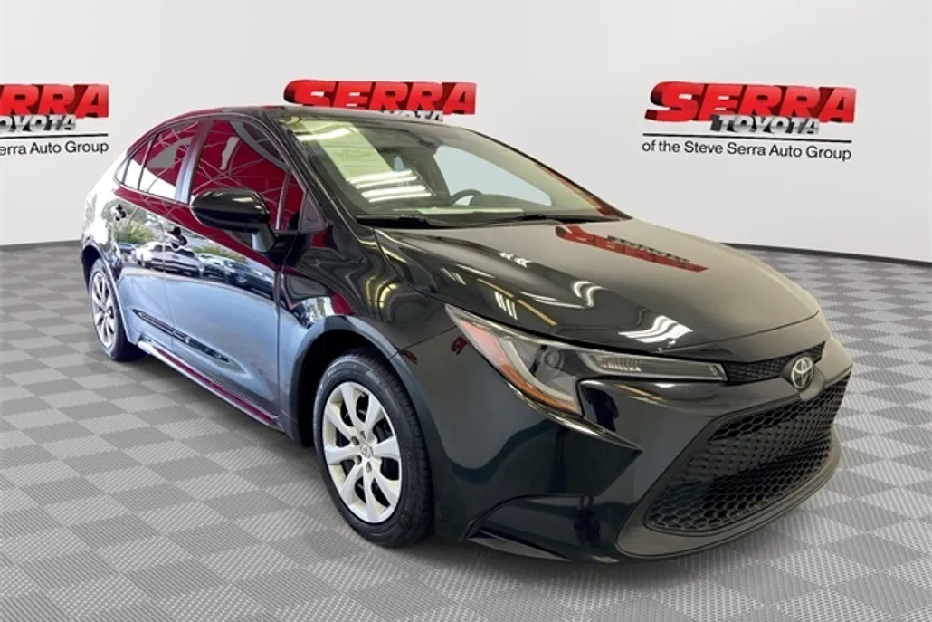 2022 Toyota Corolla LE photo 1