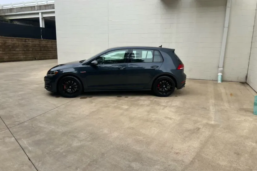 2020 Volkswagen Golf GTI photo 1