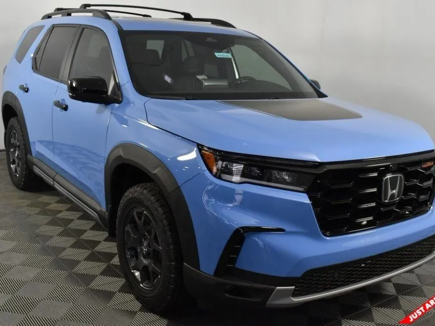 2025 Honda Pilot TrailSport photo 1