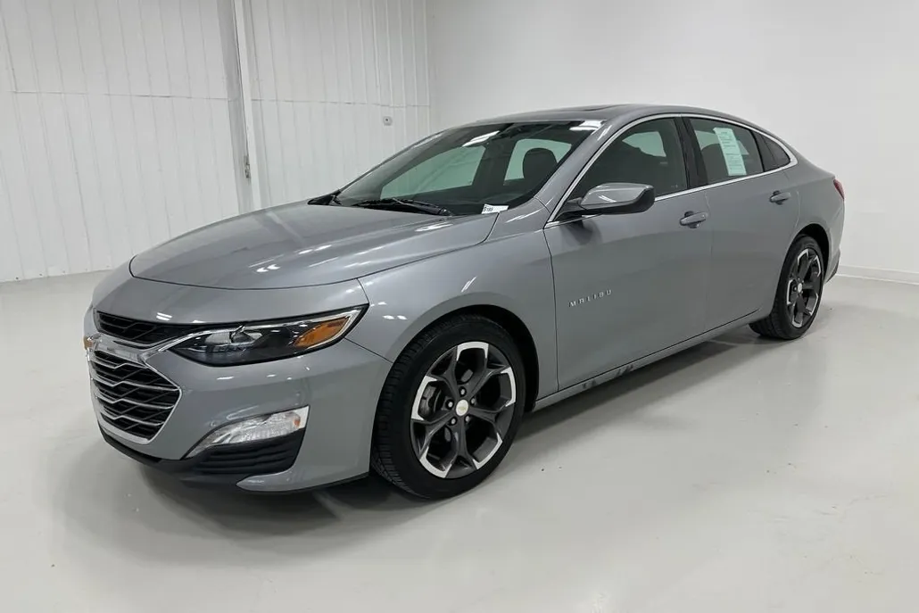 2023 Chevrolet Malibu 1LT photo 1