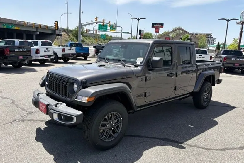 2025 Jeep Gladiator Sport S photo 1