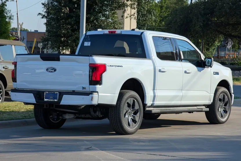 2025 Ford F-150 Lightning photo 1