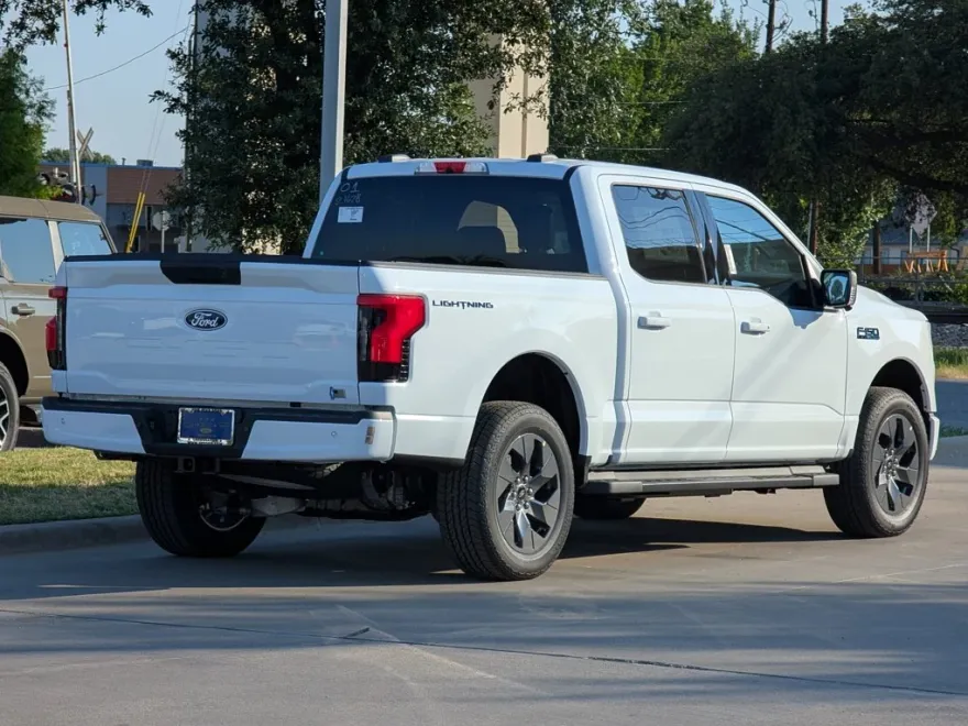 2025 Ford F-150 Lightning photo 1