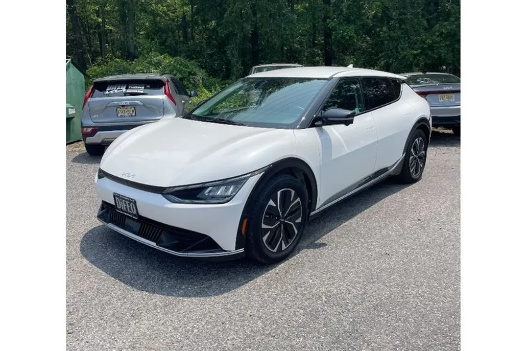 2022 Kia EV6 Wind photo 1