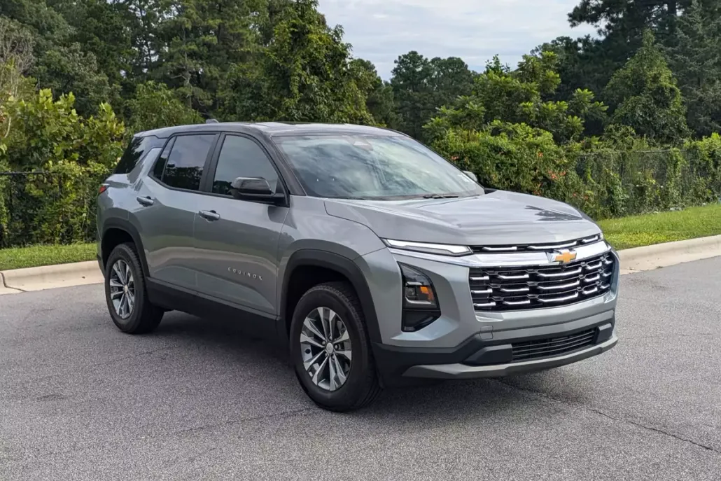2025 Chevrolet Equinox LT photo 1