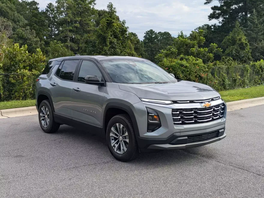2025 Chevrolet Equinox LT photo 1