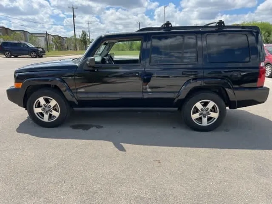 2007 Jeep Commander Sport photo 1