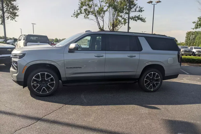 2025 Chevrolet Suburban RST photo 1
