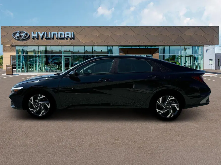 2025 Hyundai Elantra SEL Sport photo 1