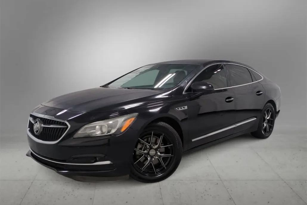 2017 Buick LaCrosse Essence photo 1
