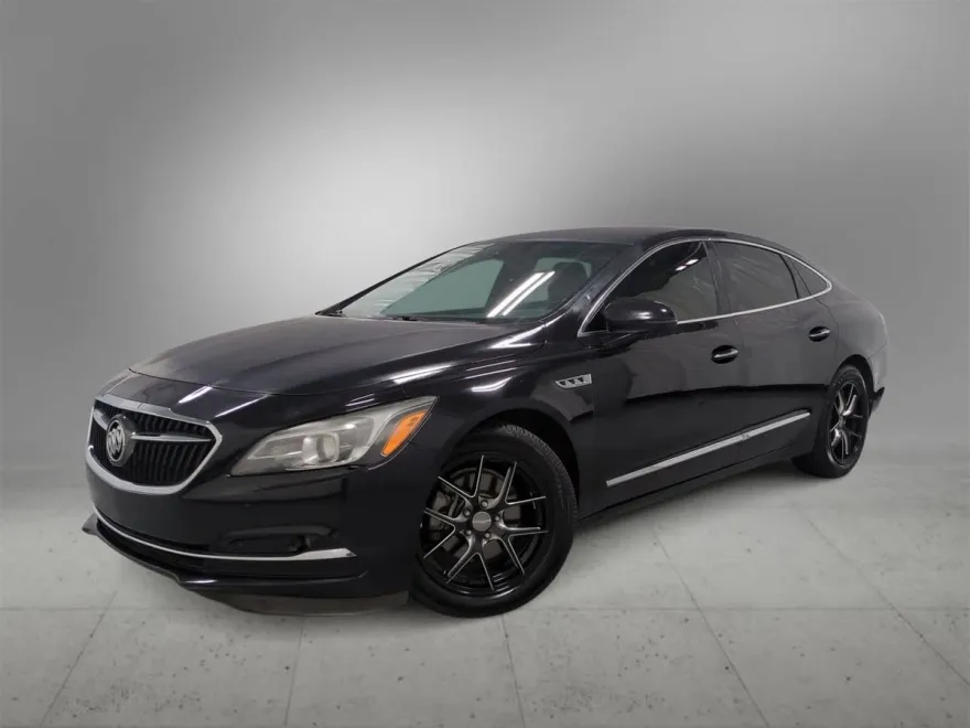 2017 Buick LaCrosse Essence photo 1