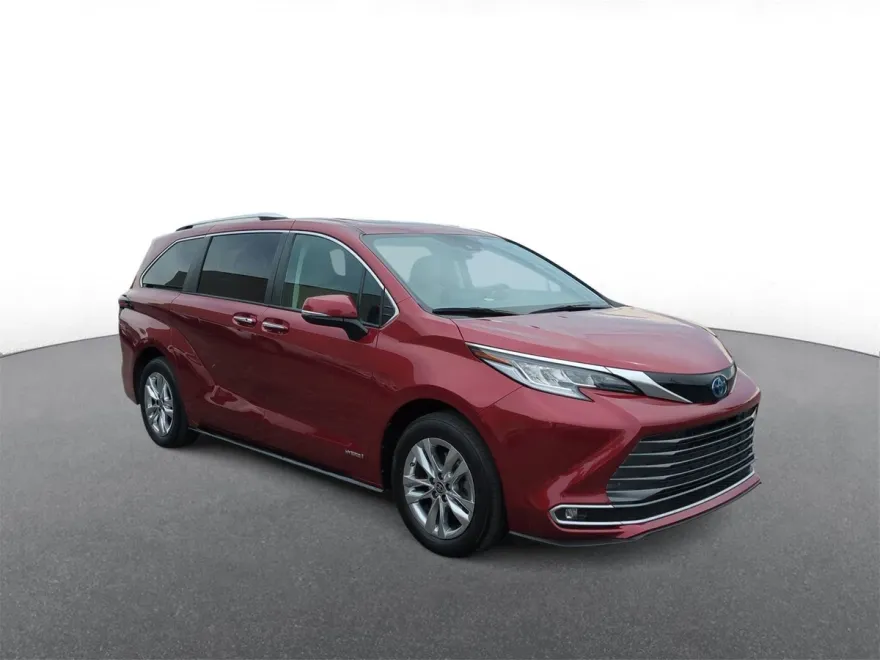 2021 Toyota Sienna Limited photo 1