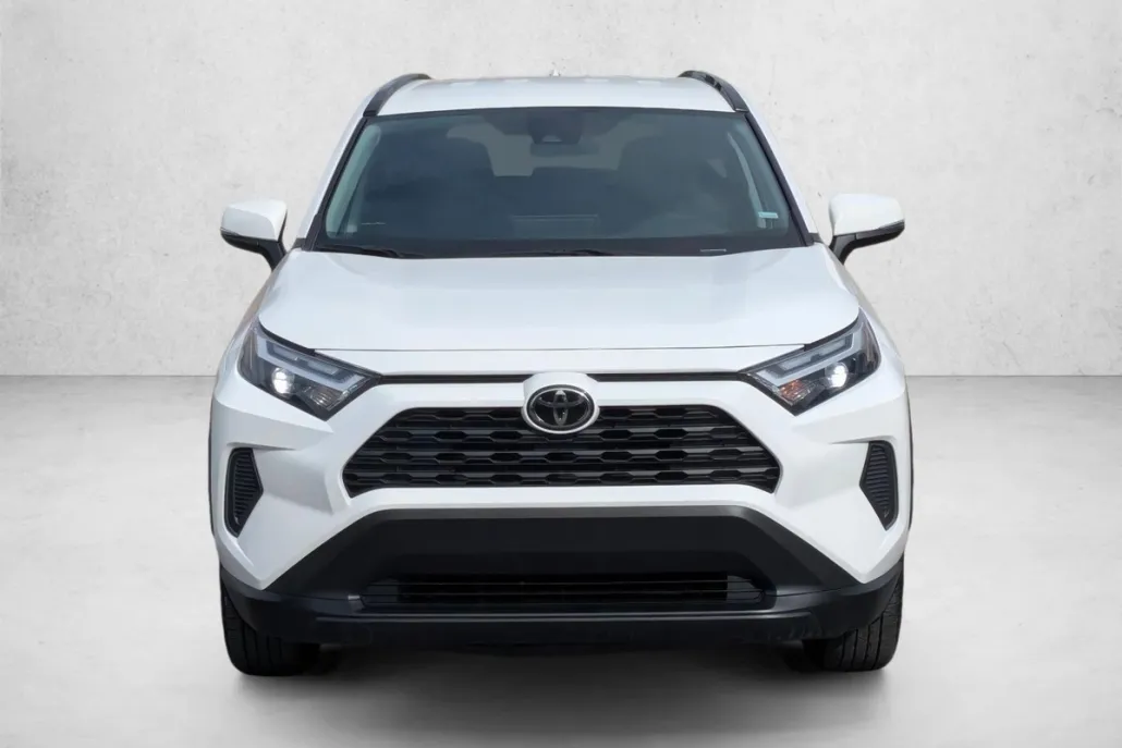 2024 Toyota RAV4 XLE photo 1