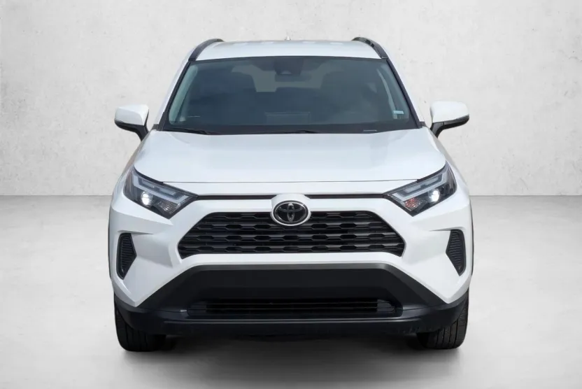 2024 Toyota RAV4 XLE photo 1
