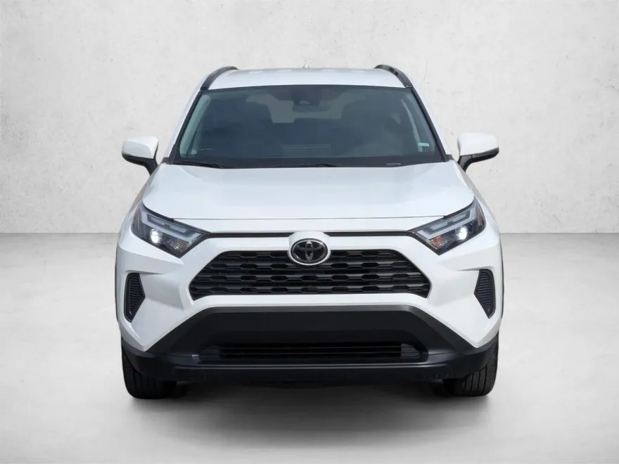 2024 Toyota RAV4 XLE photo 1