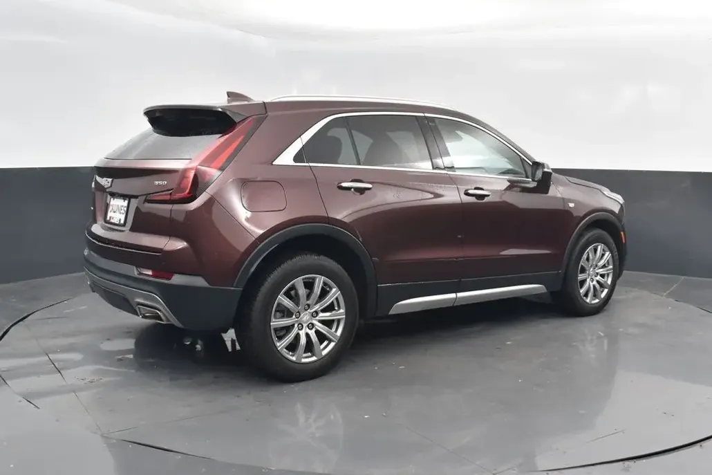 2023 Cadillac XT4 Premium Luxury photo 1