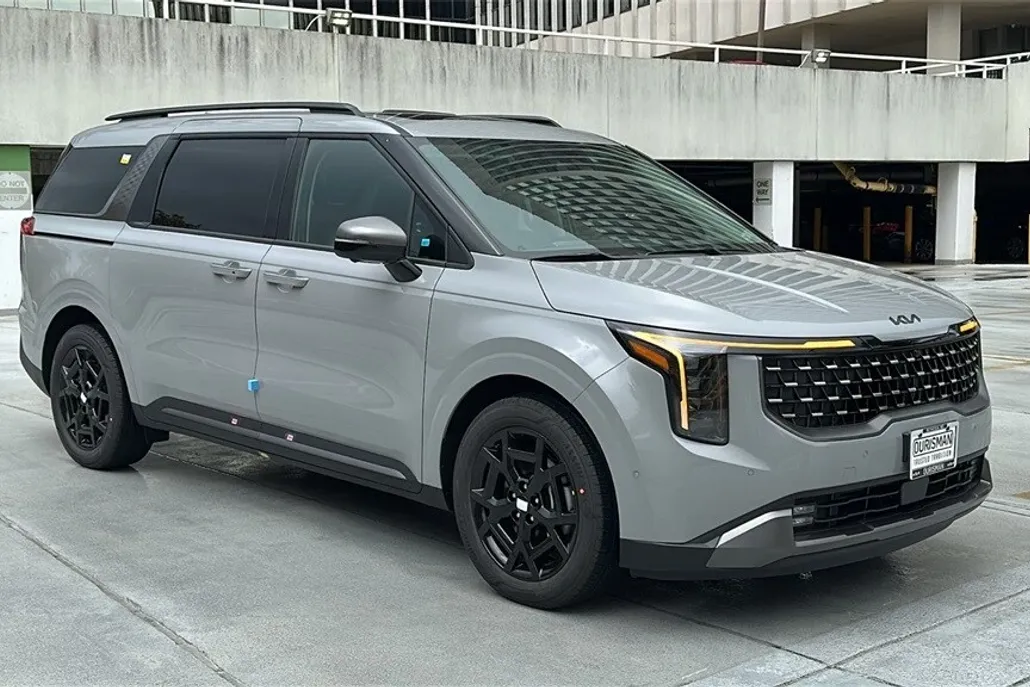 2026 Kia Carnival SX photo 1